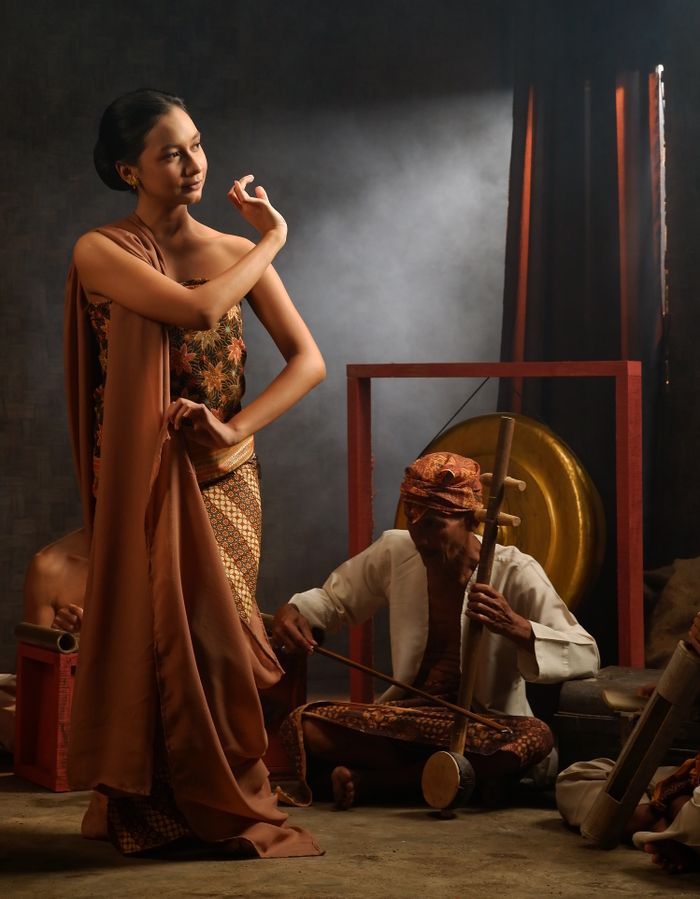 A traditional Indonesian dance and music performance with cultural attire and instruments.